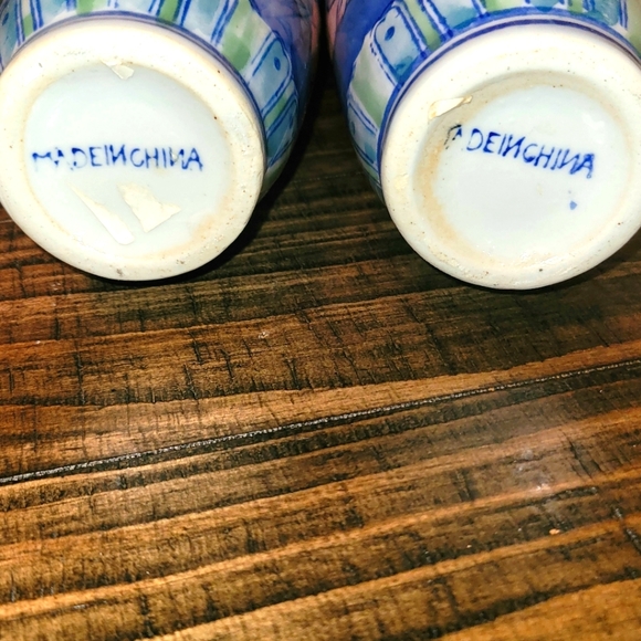 Pair Of Hand Painted Glazed Ceramic Porcelain Floral Pattern Chinese Vases - Picture 6 of 6